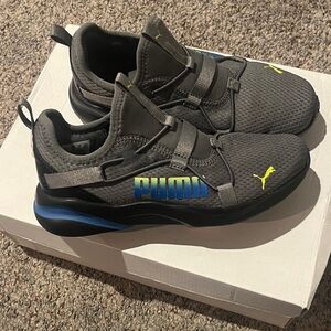 New Puma Kids 2.5 Sneakers in Gray with Blue Accents